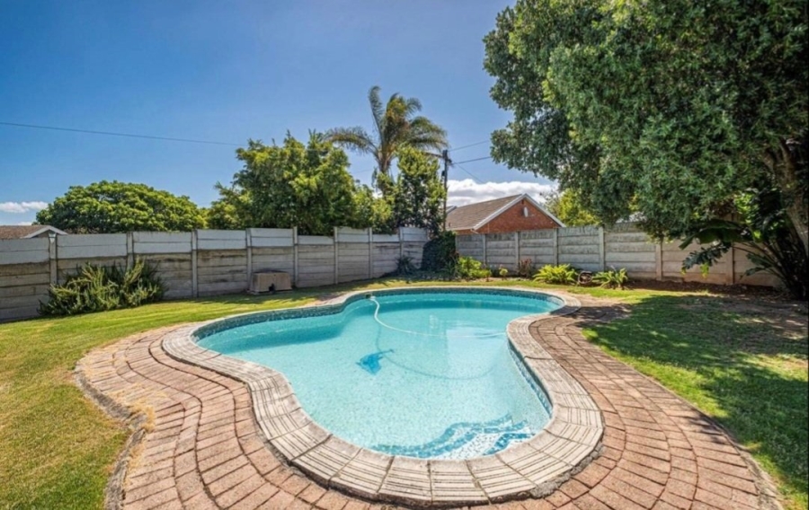 5 Bedroom Property for Sale in Vanes Estate Eastern Cape